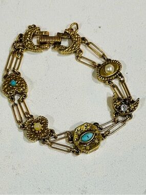 Vintage Goldette Victorian
Revival Bracelet, Collectible